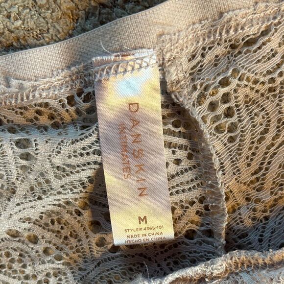 Lace Intimates Set in Cream - Picture 13 of 14